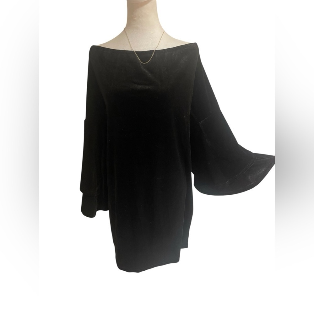 Plus Size 4XL Black Velvet Dress with Bell Sleeves Witchy Gothic Style - Picture 2 of 7